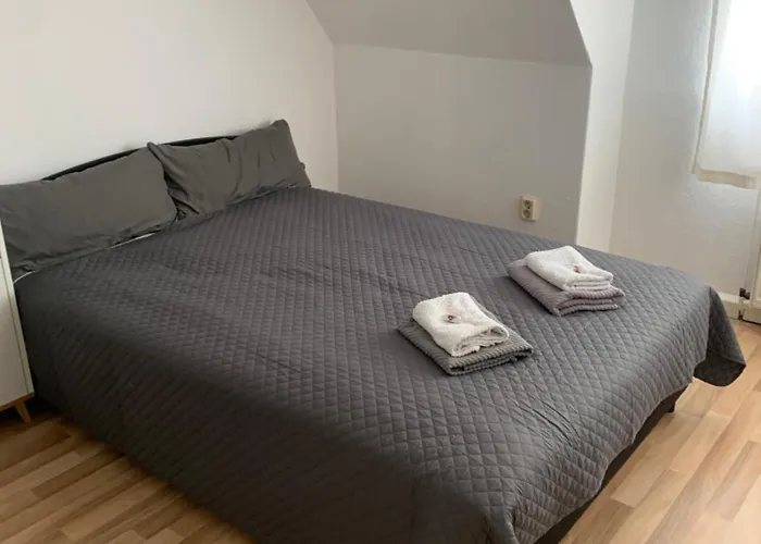 Gemuetliche Burg bei Magdeburg